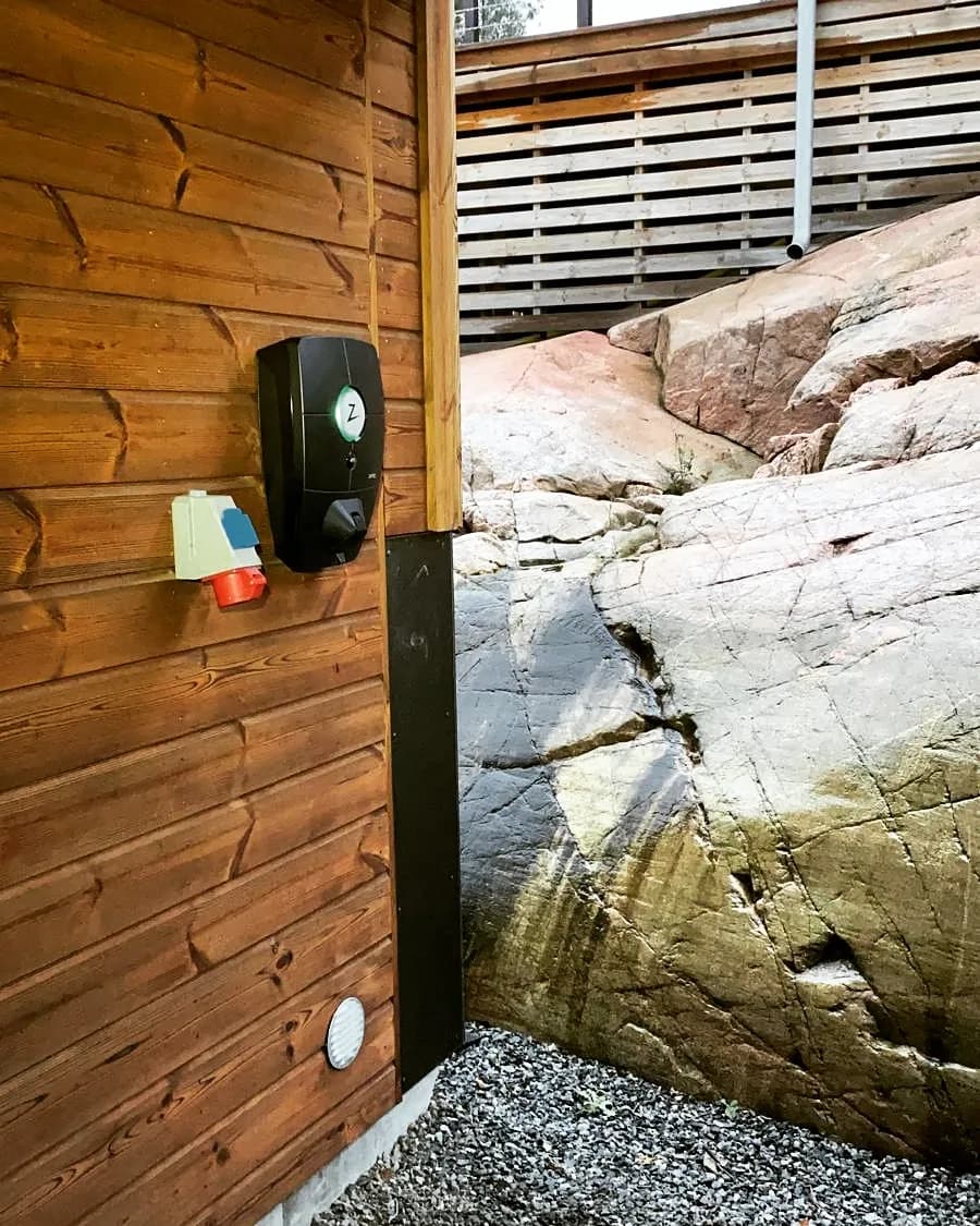 Laddbox monterad på villa